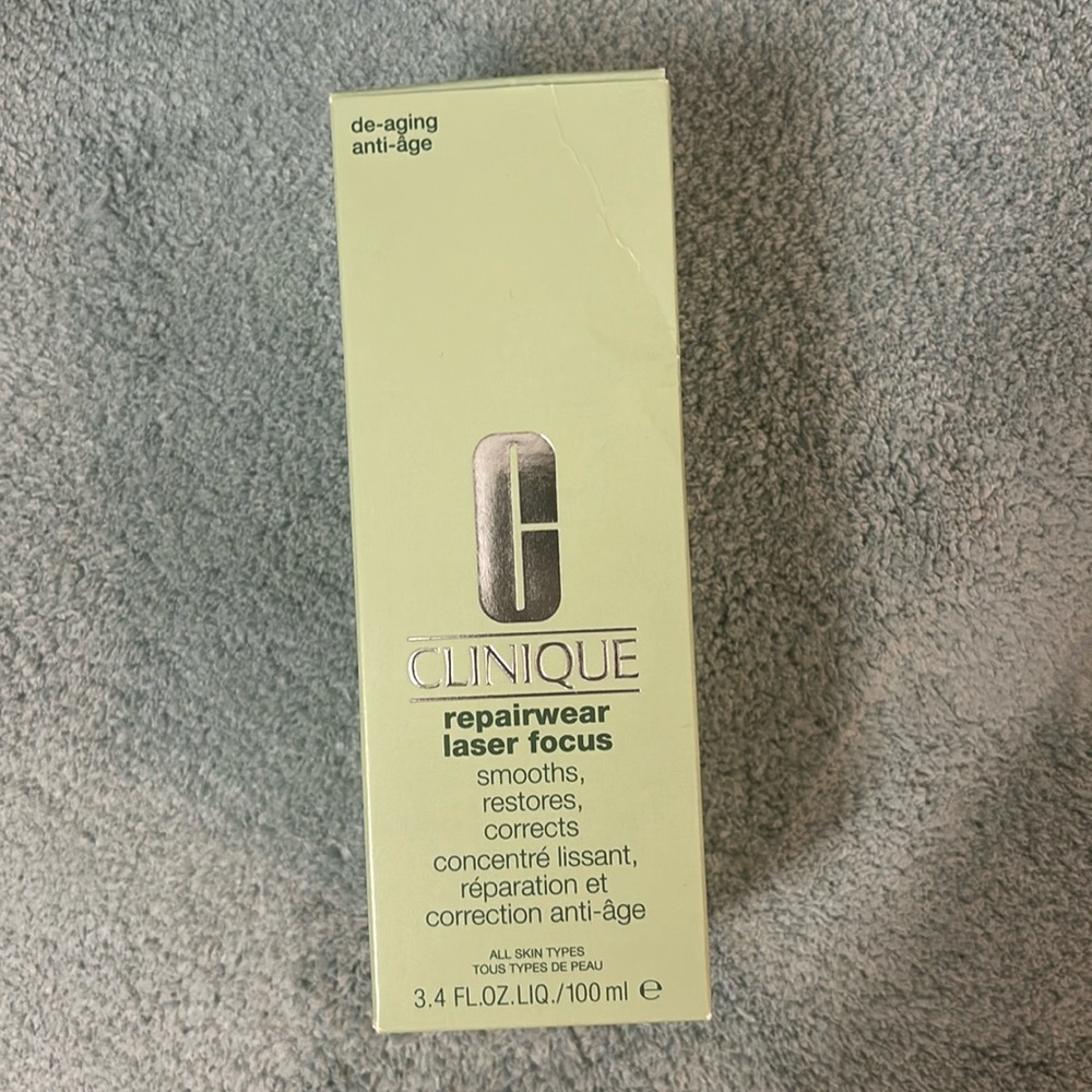 Clinique repairwear
